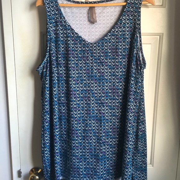 (2/$30) Penningtons abstract print tank top - Picture 1 of 4